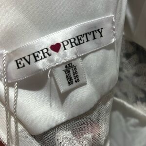 White dress. Women’s 16. Wedding/prom/formal/semi-formal.